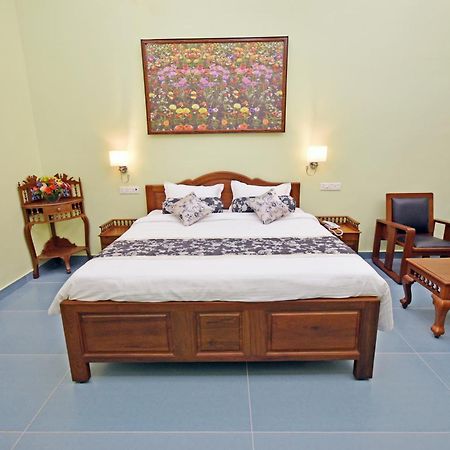 Le Colonial Suites ポンディシェリ エクステリア 写真