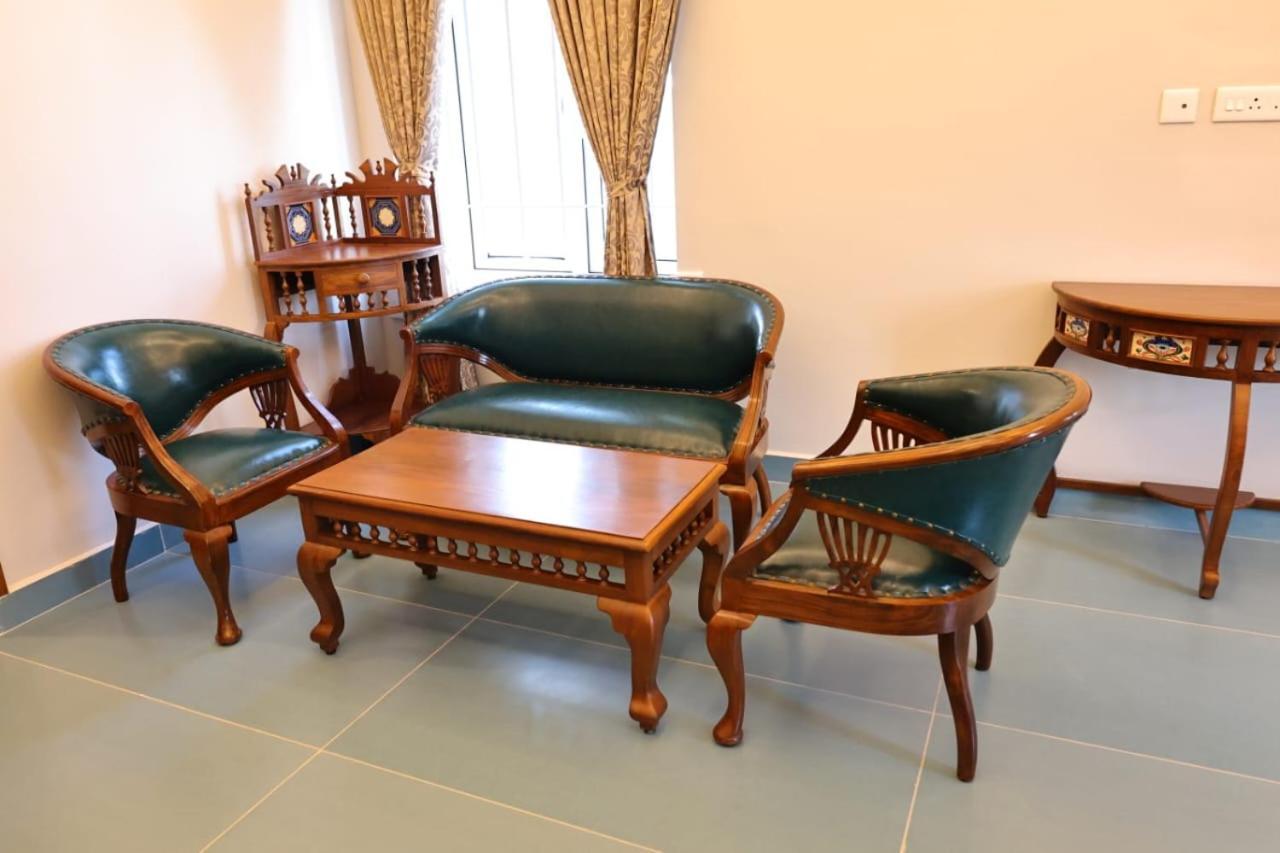 Le Colonial Suites ポンディシェリ エクステリア 写真