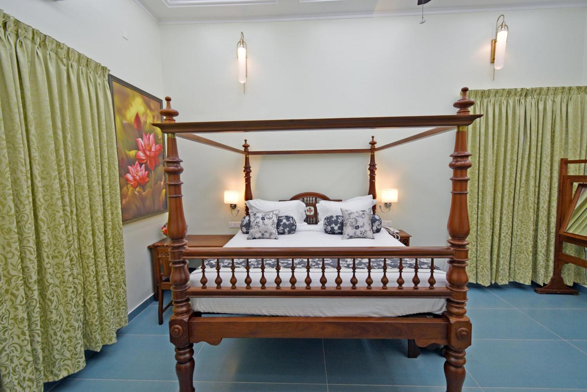Le Colonial Suites ポンディシェリ エクステリア 写真