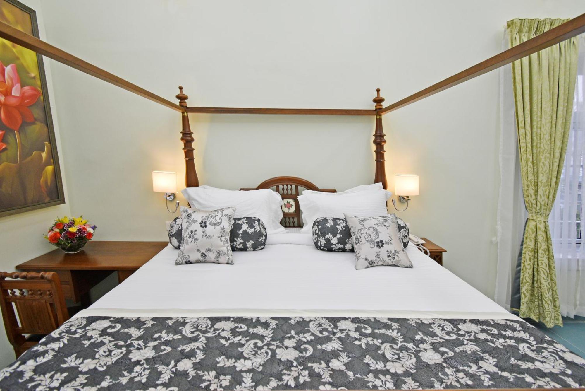 Le Colonial Suites ポンディシェリ エクステリア 写真