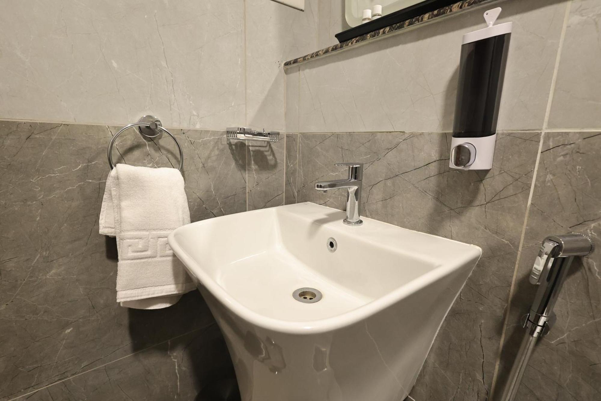 Le Colonial Suites ポンディシェリ エクステリア 写真