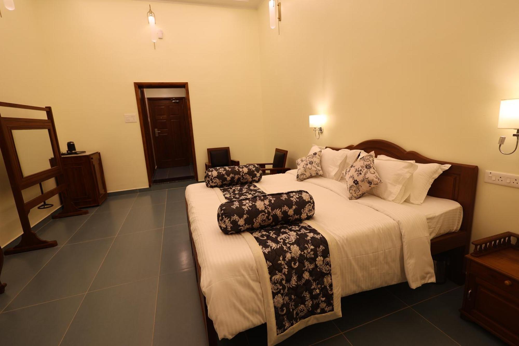 Le Colonial Suites ポンディシェリ エクステリア 写真