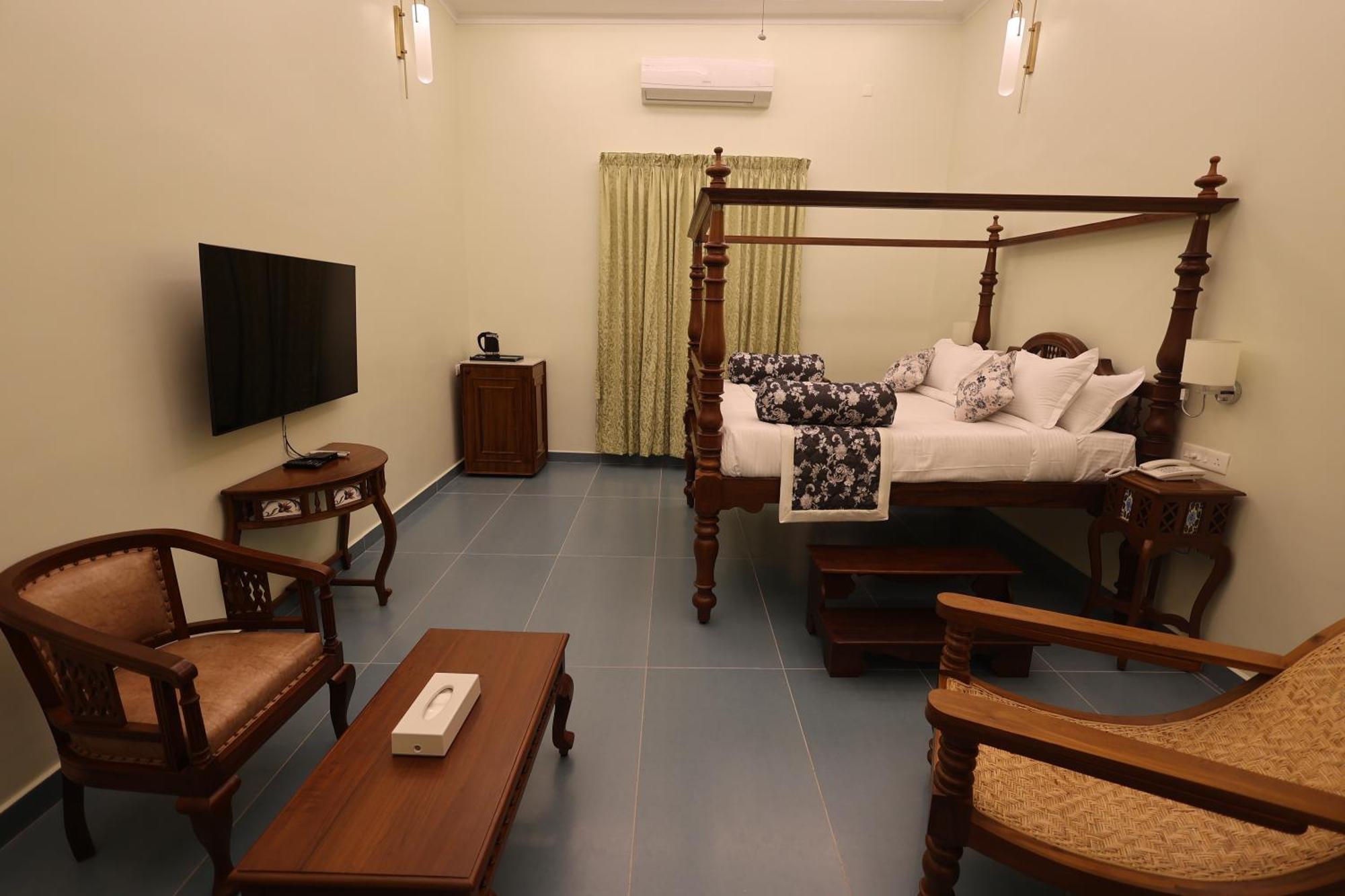 Le Colonial Suites ポンディシェリ エクステリア 写真