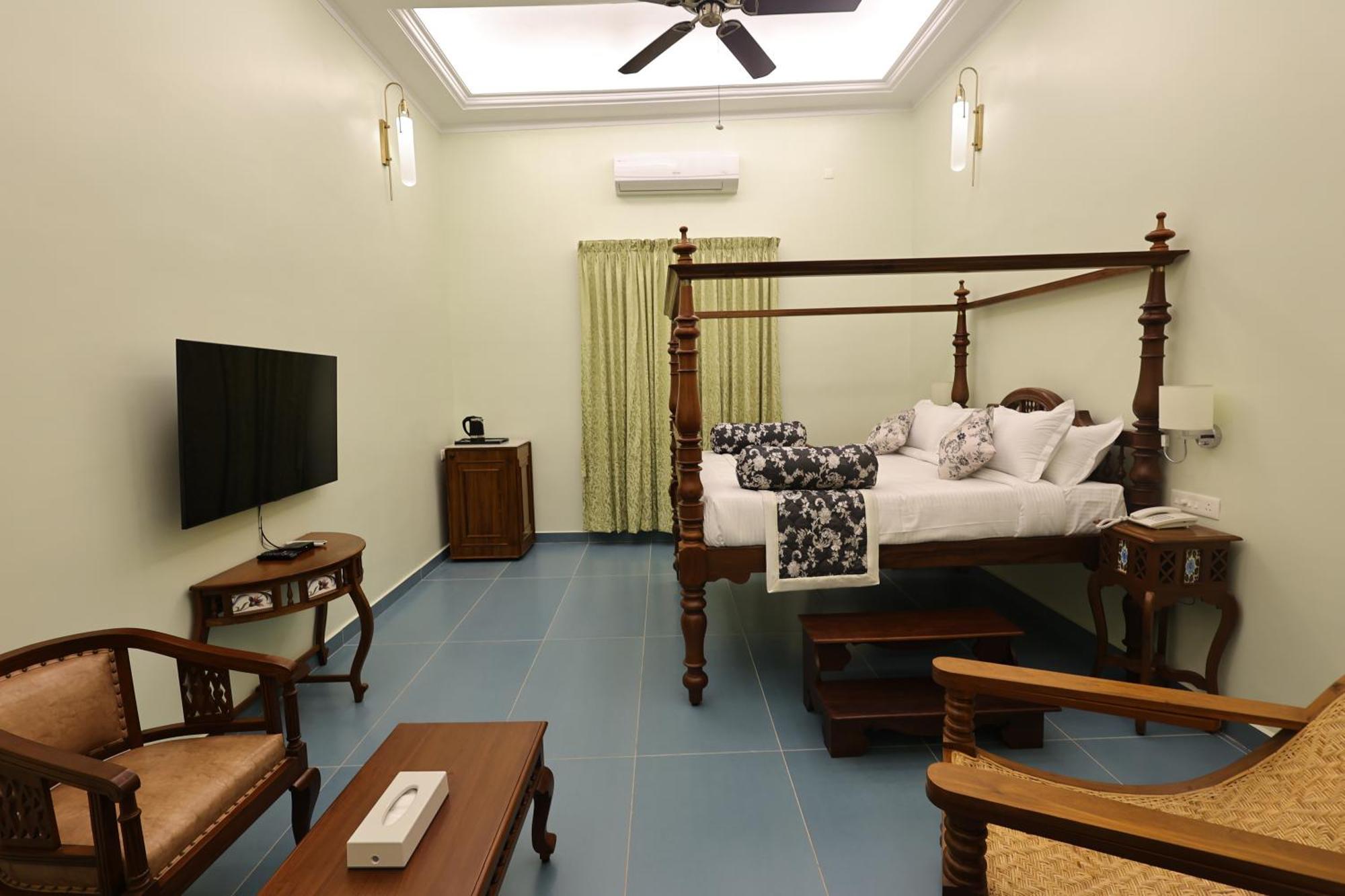 Le Colonial Suites ポンディシェリ エクステリア 写真