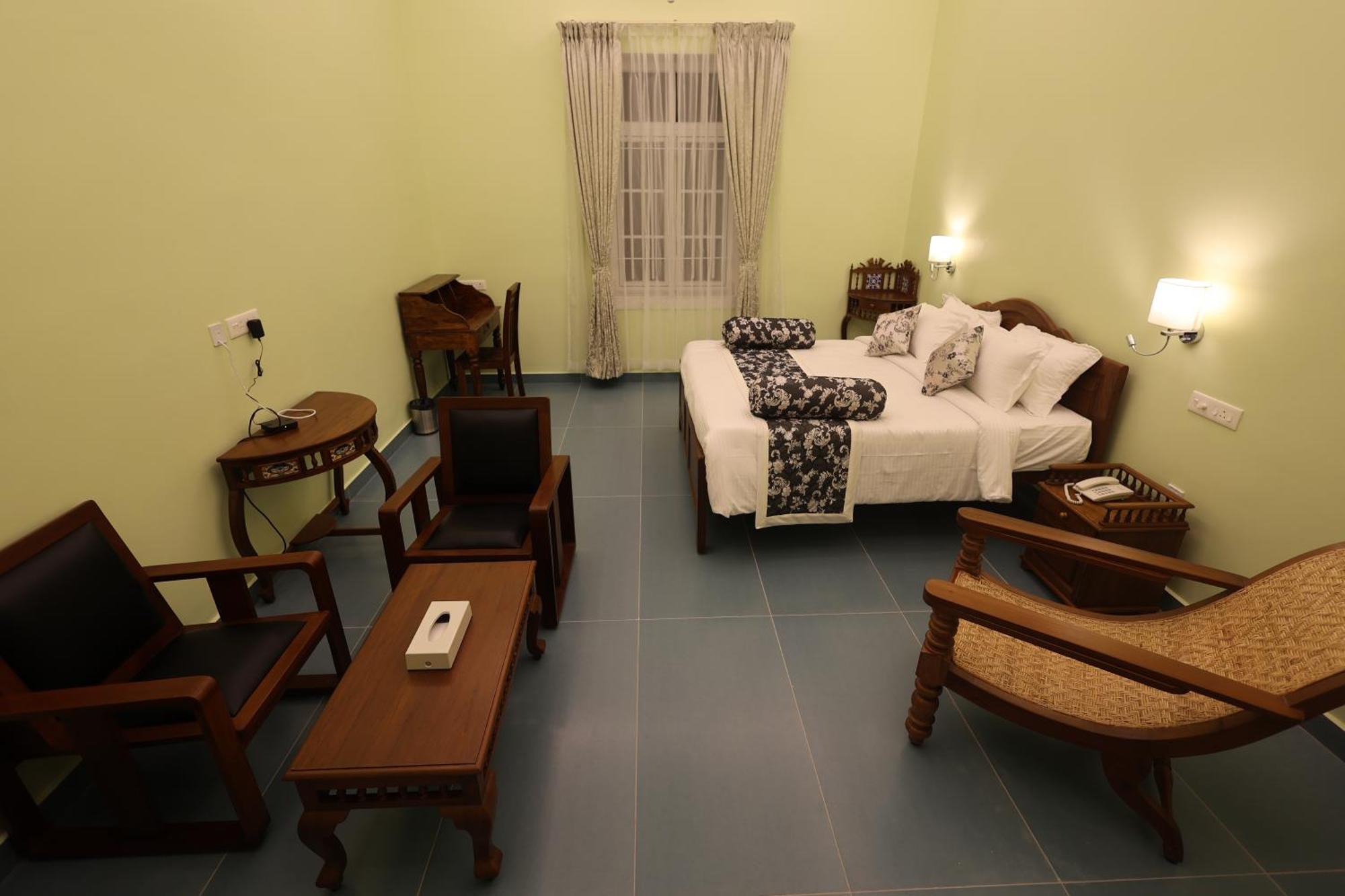 Le Colonial Suites ポンディシェリ エクステリア 写真