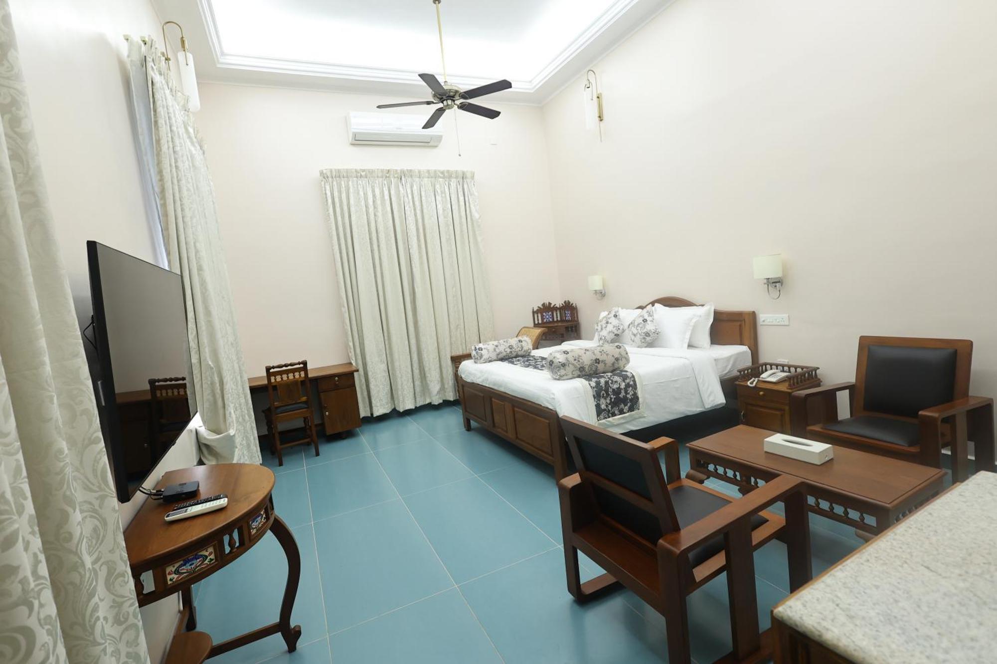 Le Colonial Suites ポンディシェリ エクステリア 写真