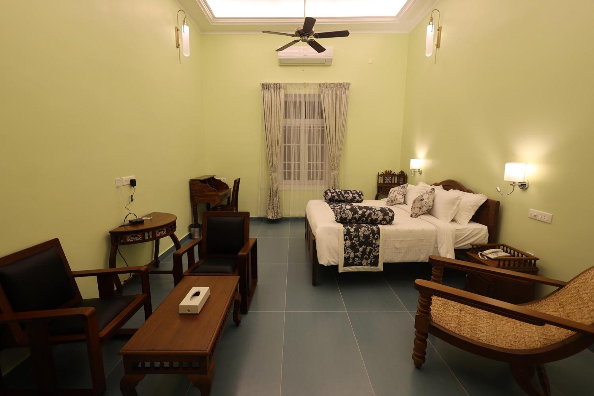 Le Colonial Suites ポンディシェリ エクステリア 写真